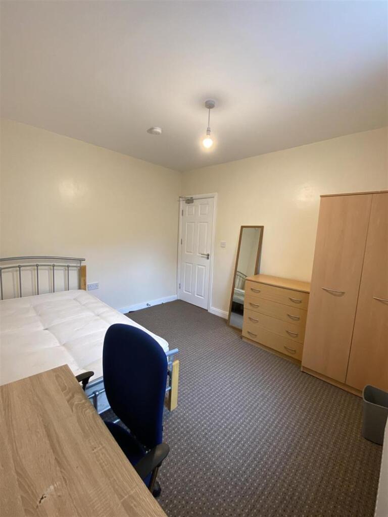 6 bedroom house for rent