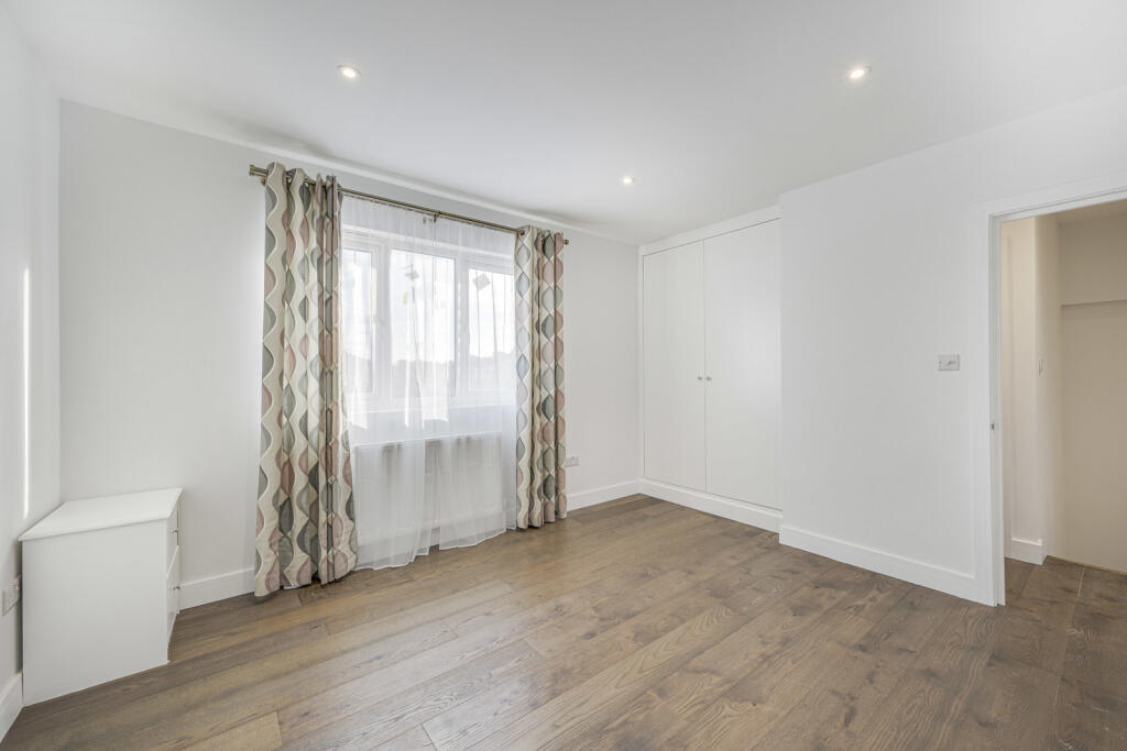 Apartment in London, Motspur Park - View 4