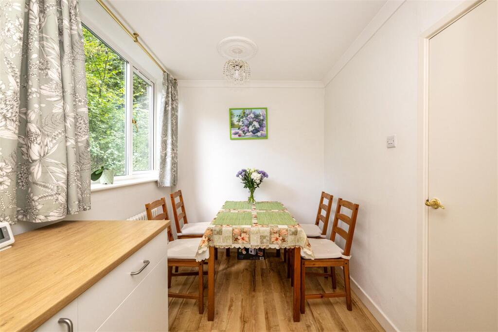 Apartment in Hemel Hempstead, High Wycombe Community Board - More