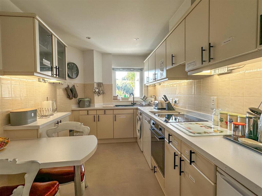 Apartment in Torquay - View 4