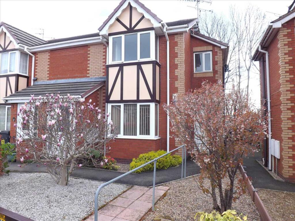 2-bed flat on Chapel Close, Clowne, Chesterfield, £107,000