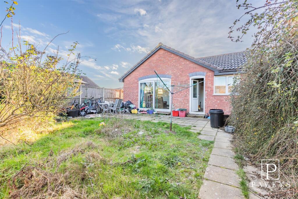 Sherborne Close, Kirby Cross, Frinton-On-Sea photo 2