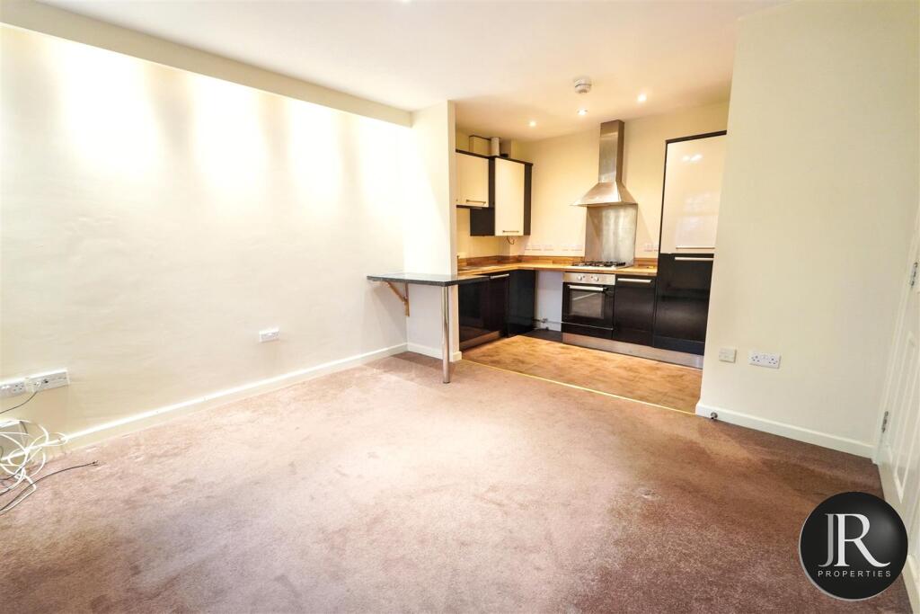 Glovers Hill Court, Brereton, Rugeley photo 3