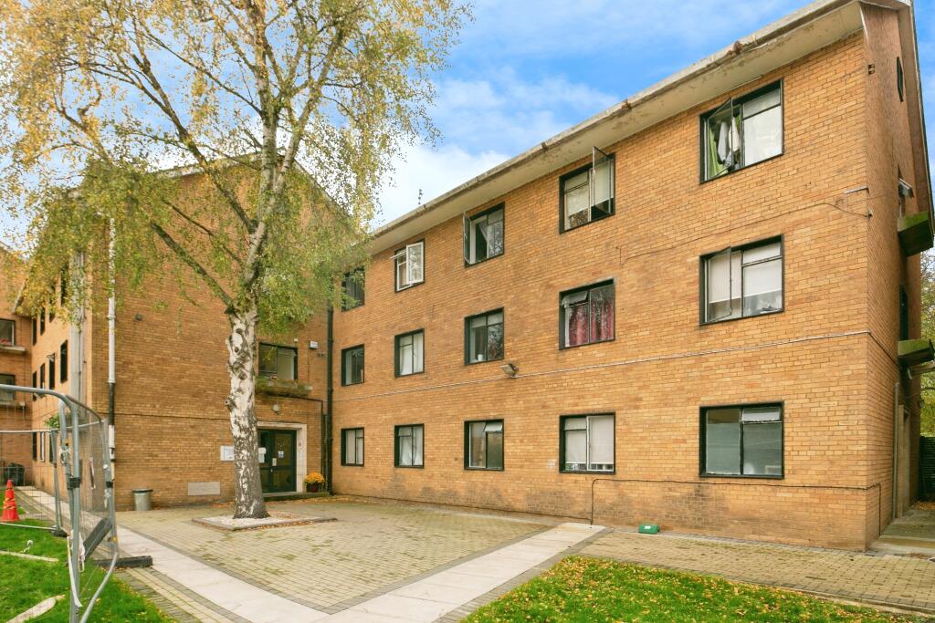 Studio flat on Demesne Road, Manchester, M16, £15,000