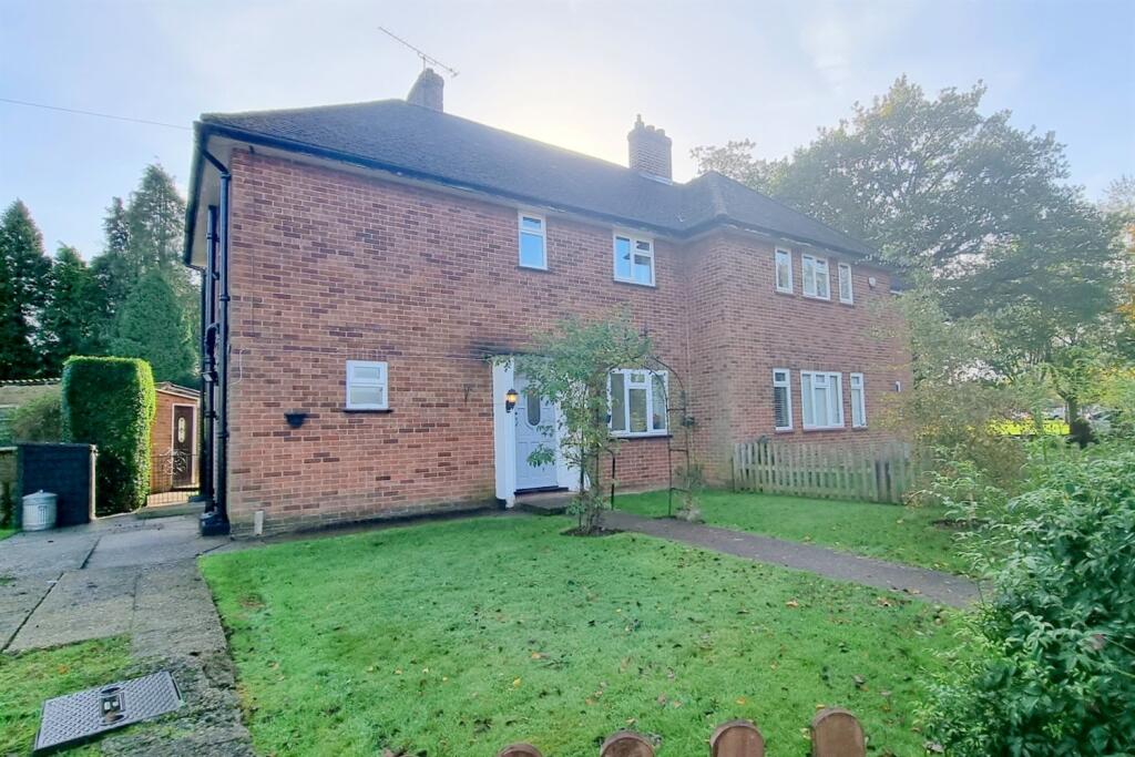 Main image of property: 3 bedroom Semi Detached House in Coulsdon