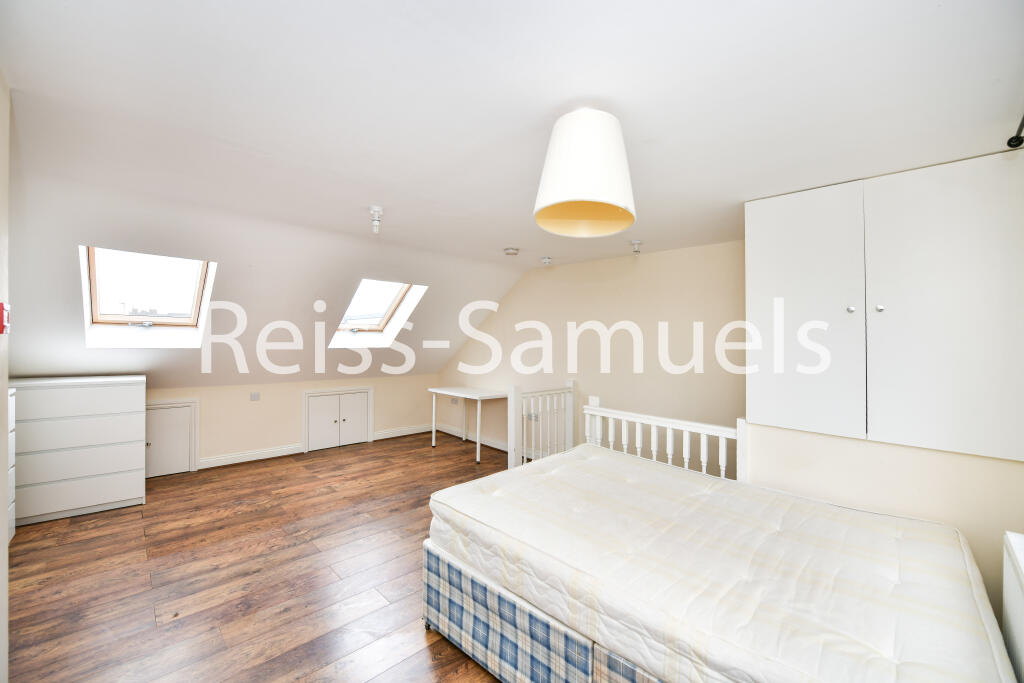 6 bedroom semi-detached house for rent