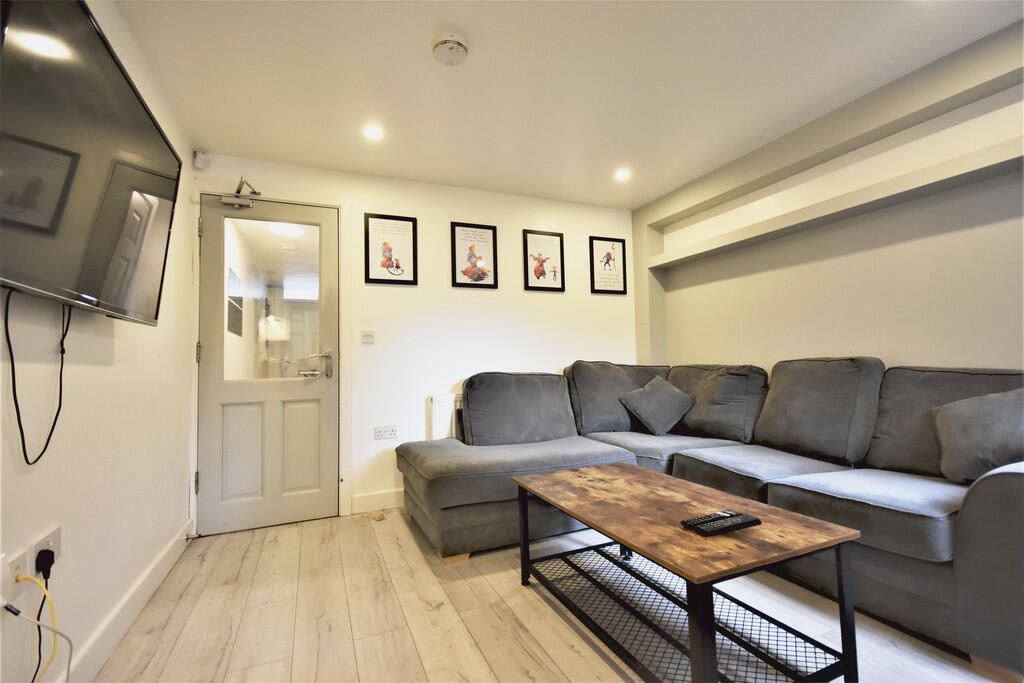 Main image of property: Room 2 of 5, Bolingbroke Road, Coventry, CV3 1AP