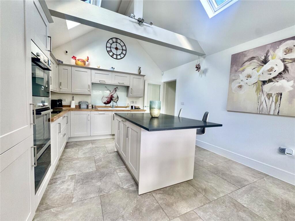 Shorefield Way, Milford on Sea, Lymington, Hampshire, SO41 photo 3