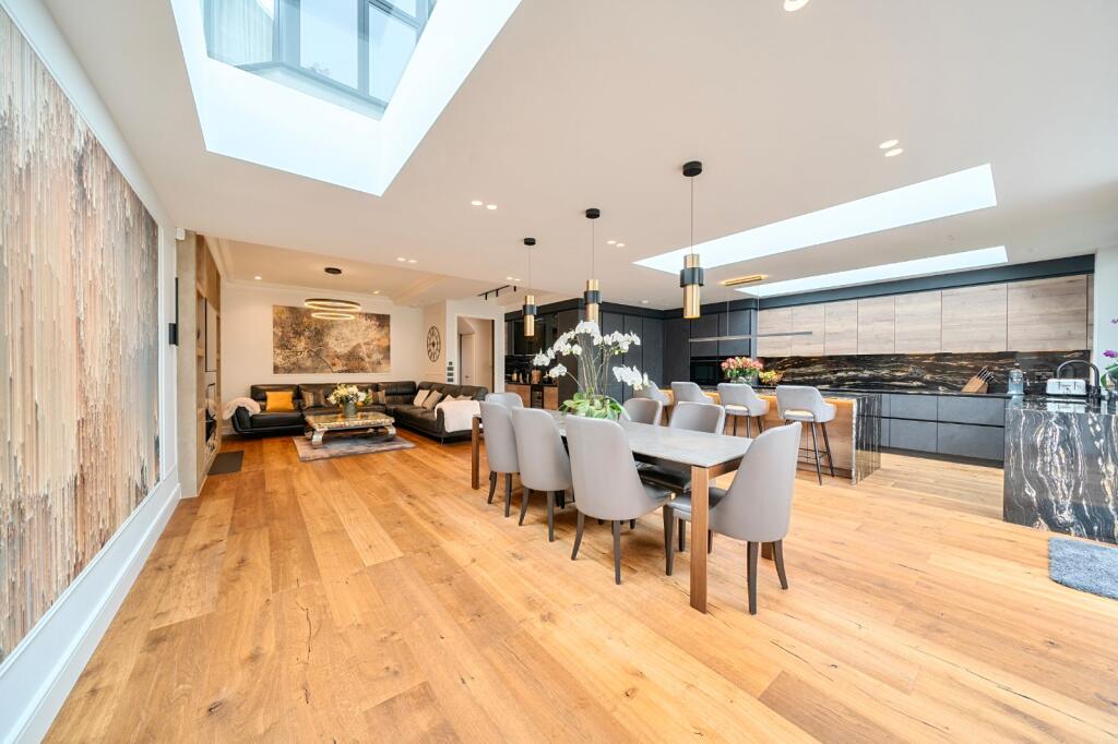 Main image of property: Queen Elizabeths Drive, London, N14