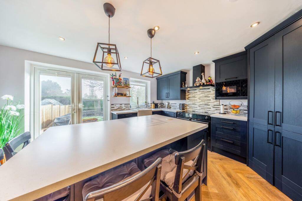 House in Three Mile Cross, Shinfield - View 4