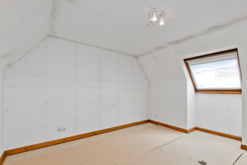 House in Kirkcaldy - More
