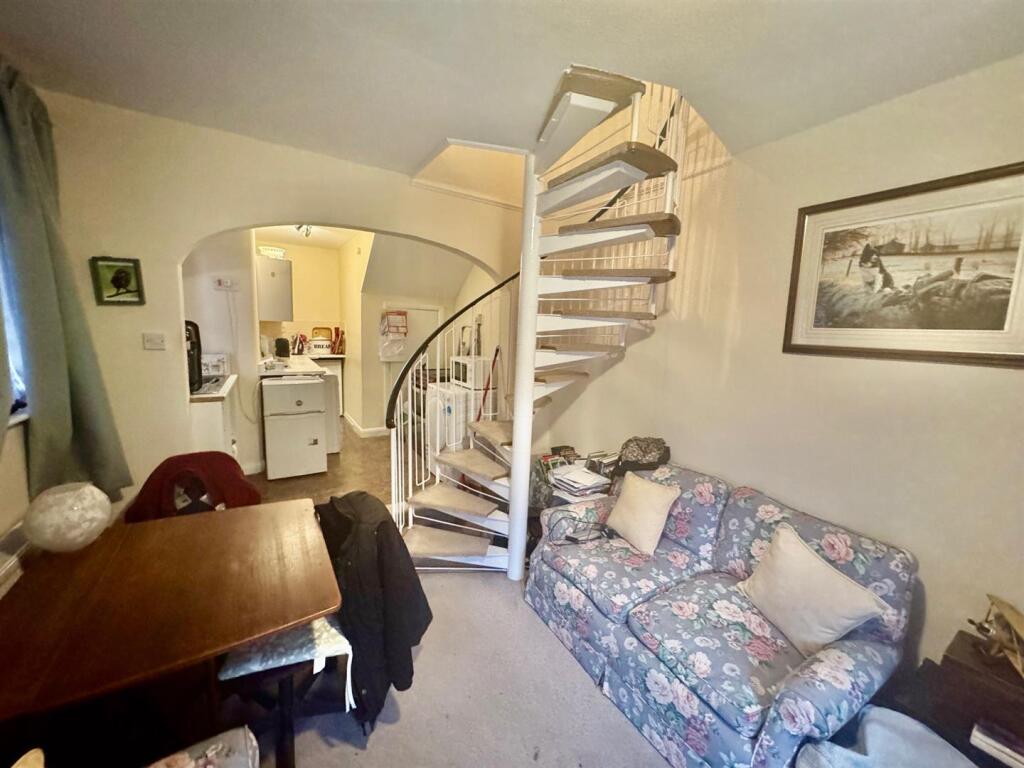 Apartment in Scarborough, South Cliff - View 5