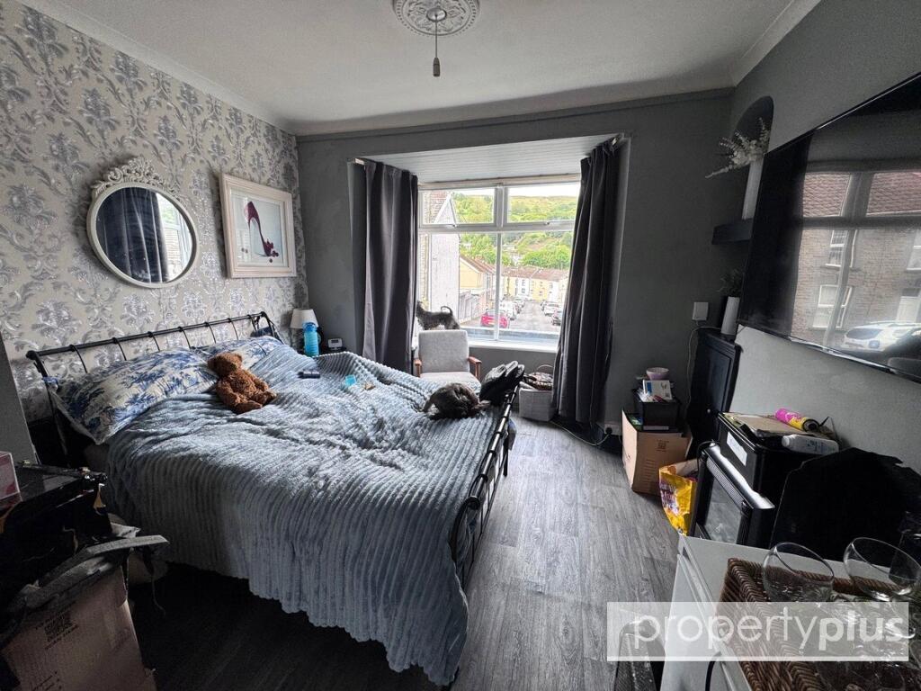 House in Tonypandy, Penygraig, Pen-y-graig - More