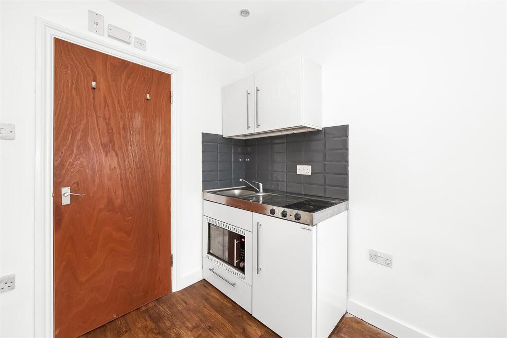 Apartment in London - View 3