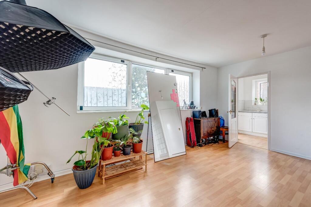 Apartment in Rotherham, South Yorkshire - More