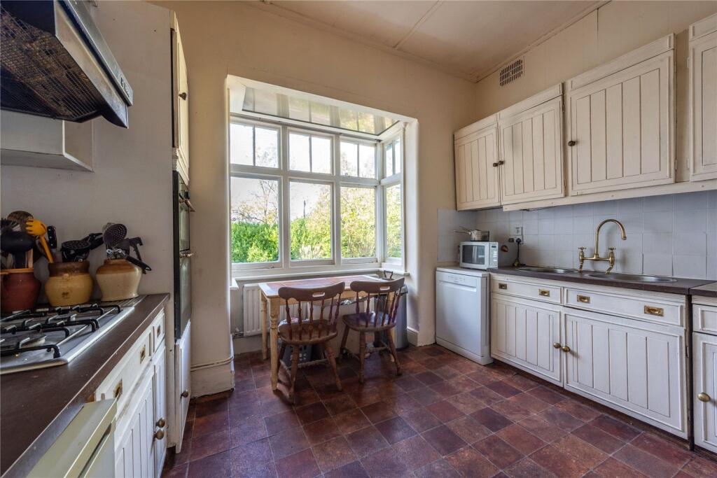 Boxhill Road, Tadworth, Surrey, KT20 photo 3
