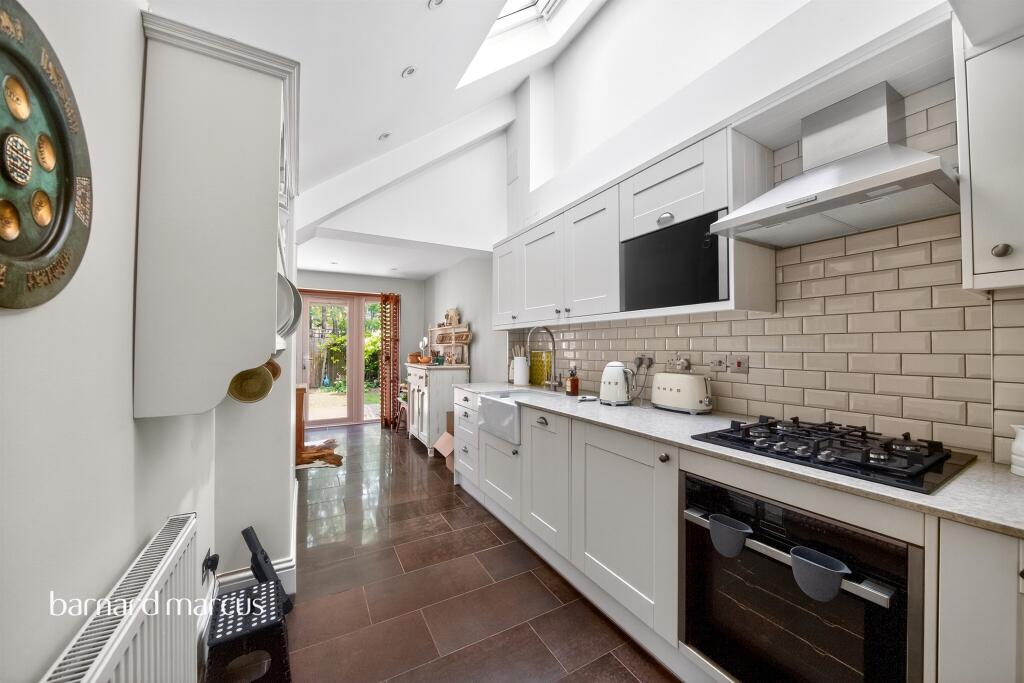 House in London - View 2