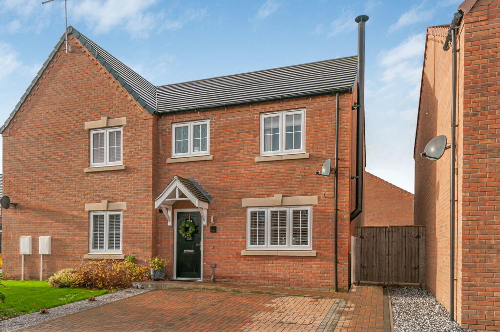 Main image of property: Hale Close, Anlaby, Hull, East Riding of Yorkshire, HU10 7FZ