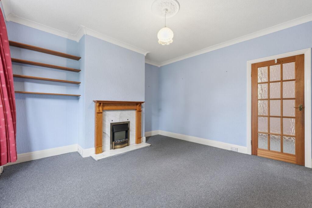 Hollythorpe Crescent, Sheffield, S8 - More