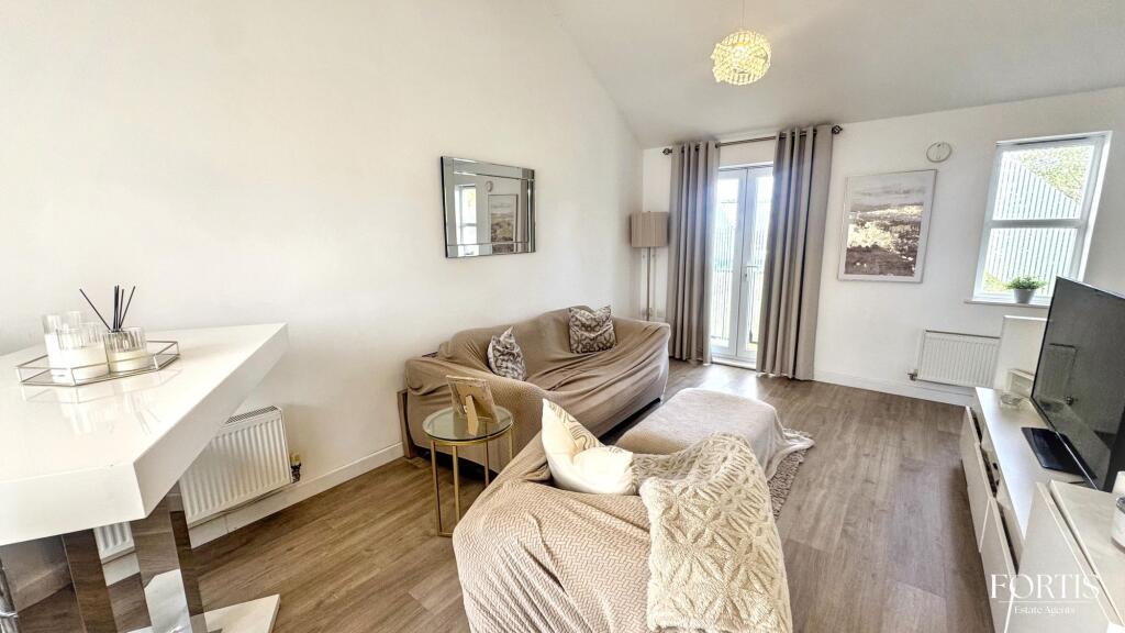 Apartment in Newport - View 4