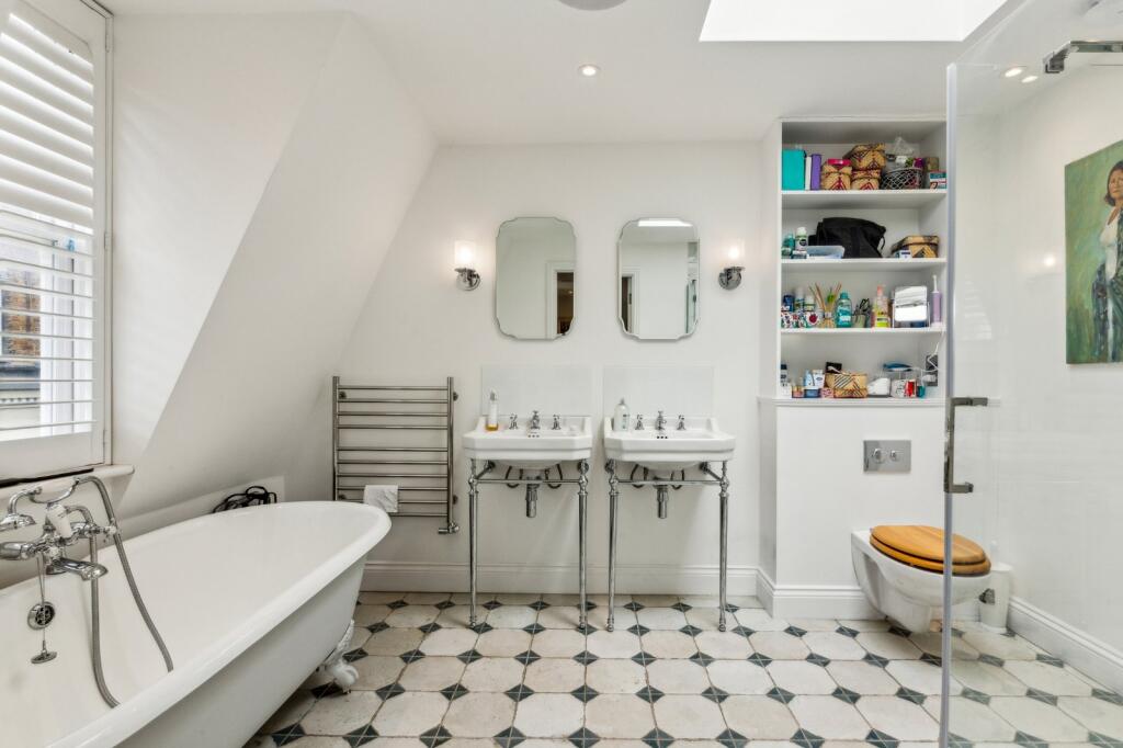 3 bedroom mews property for rent
