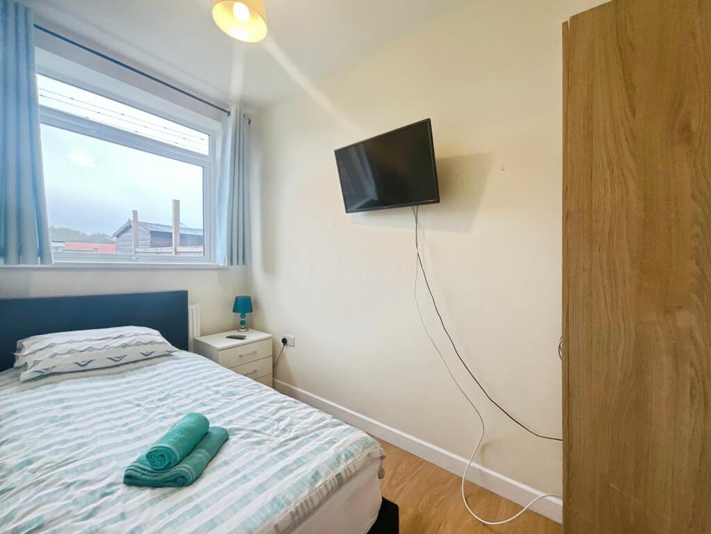 House in Bolsover, Shirebrook - More