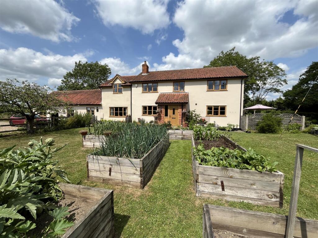 Main image of property: Long Row, Tibenham