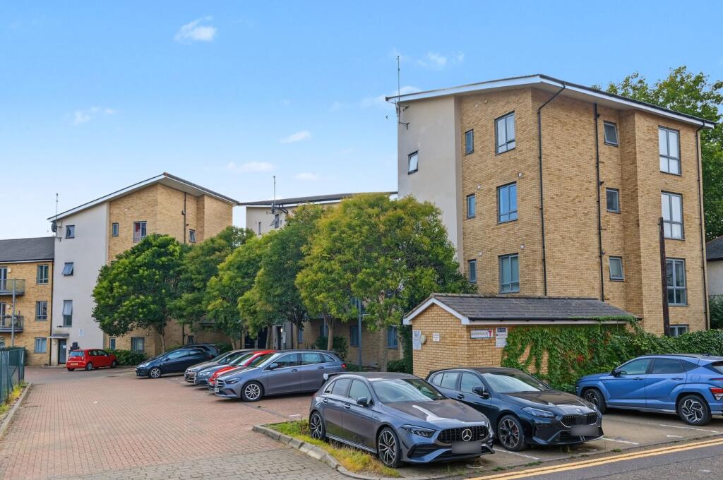 2-bed flat on Wicks Place, Chelmsford, CM1, £230,000