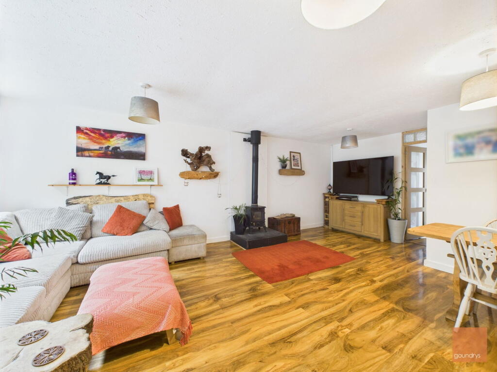 2-bed terraced on Mount Hawke, Truro, £205,000
