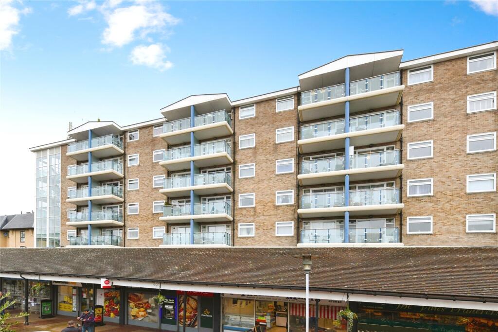 Apartment in Chelmsford, Great Baddow - View 4
