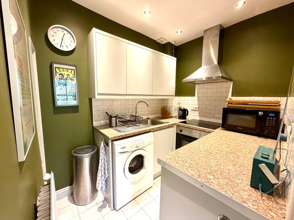 Apartment in Sheffield, Hill Side, Penistone - View 3