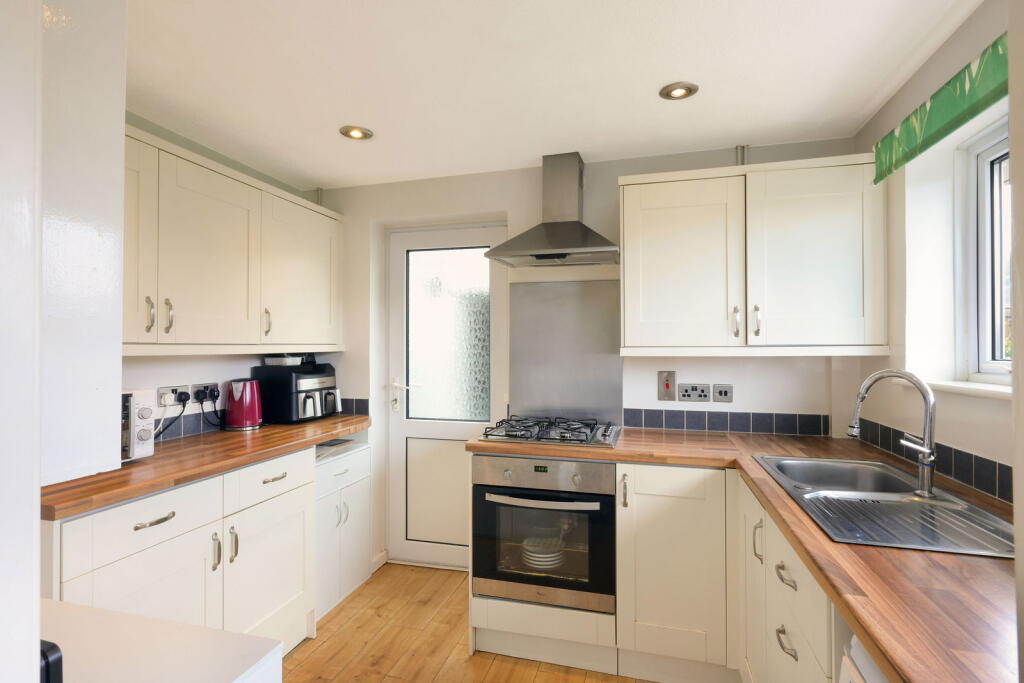 Willow Road,Charlton Kings,Cheltenham,GL53 8PH photo 3