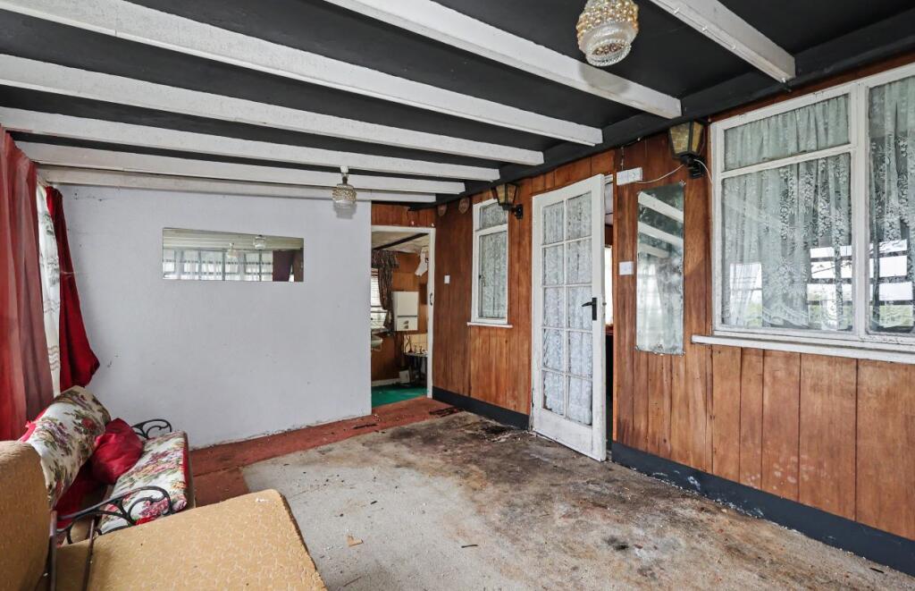 278 Faversham Road, Seasalter, Whitstable, Kent, CT5 4BN photo 4