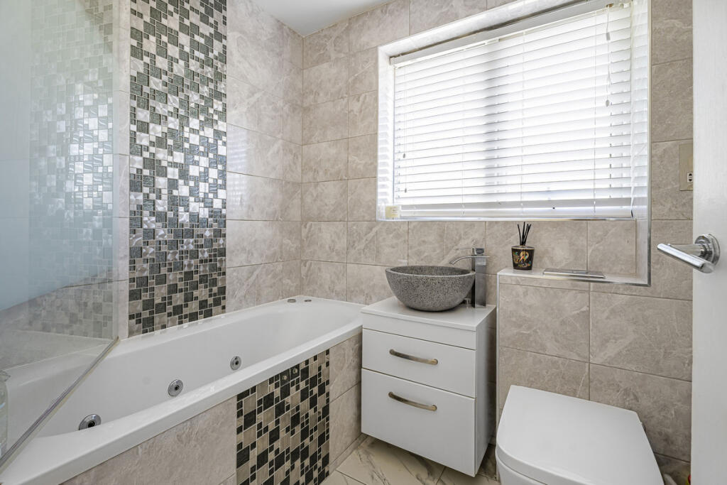 Additional image 10 of Ringway Road, Park Street, St. Albans, Hertfordshire, AL2