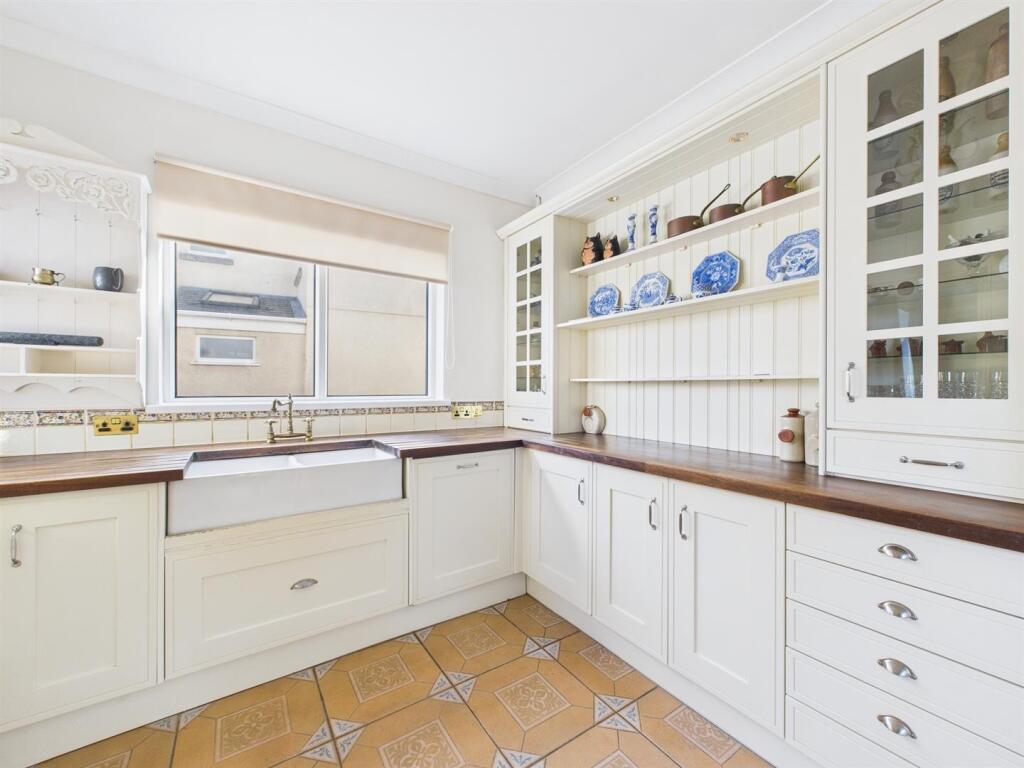 Blundell Avenue, Porthcawl photo 4