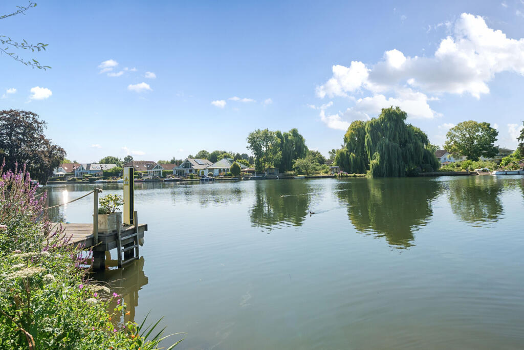 House in Spelthorne, Surrey - View 3