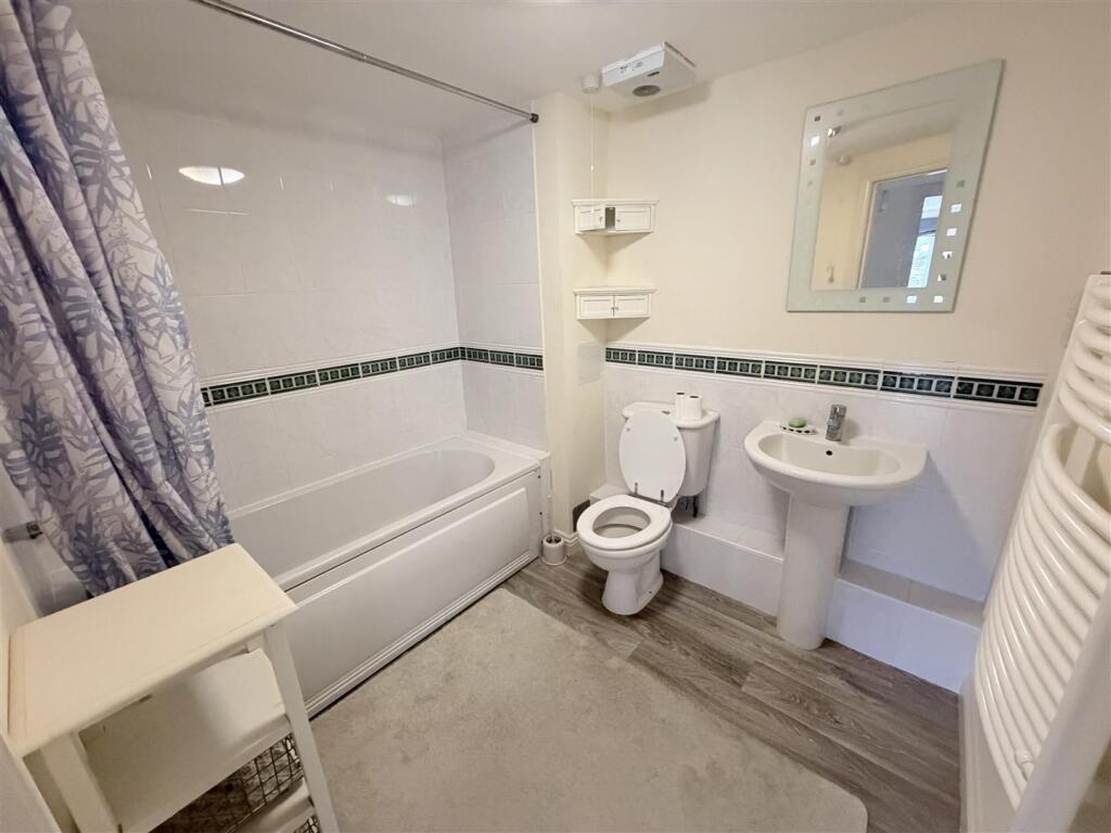 Apartment in Weymouth, Southlands - View 5