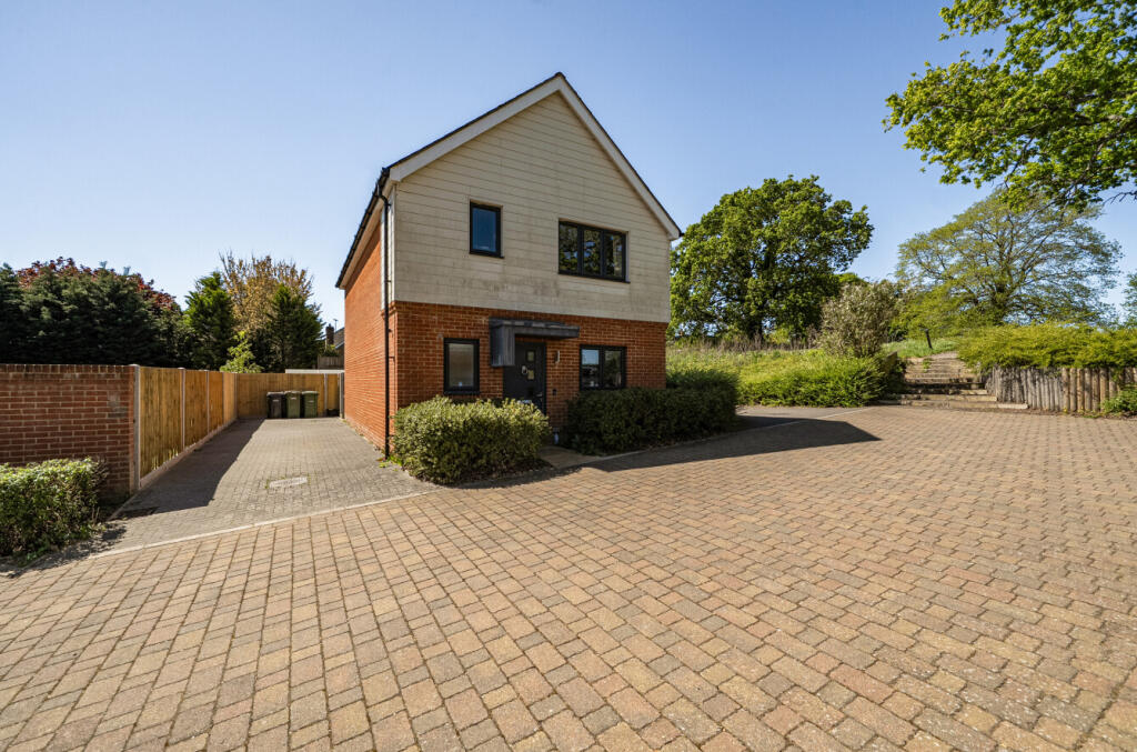 Main image of property: 21 Vantage Copse, Bursledon