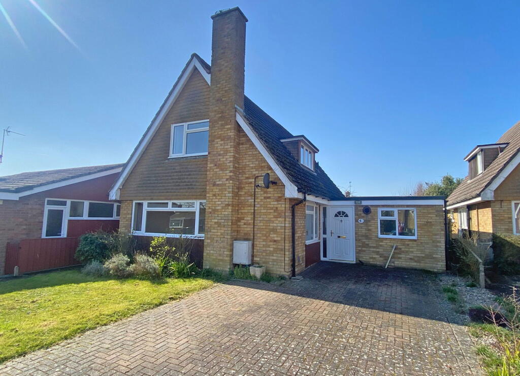 3-bed detached on Norfolk Crescent, Framlingham, Suffolk, £325,000