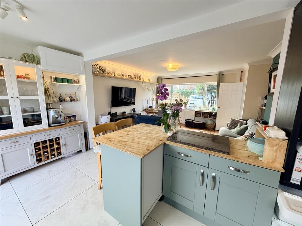 House in Gloucester - View 4