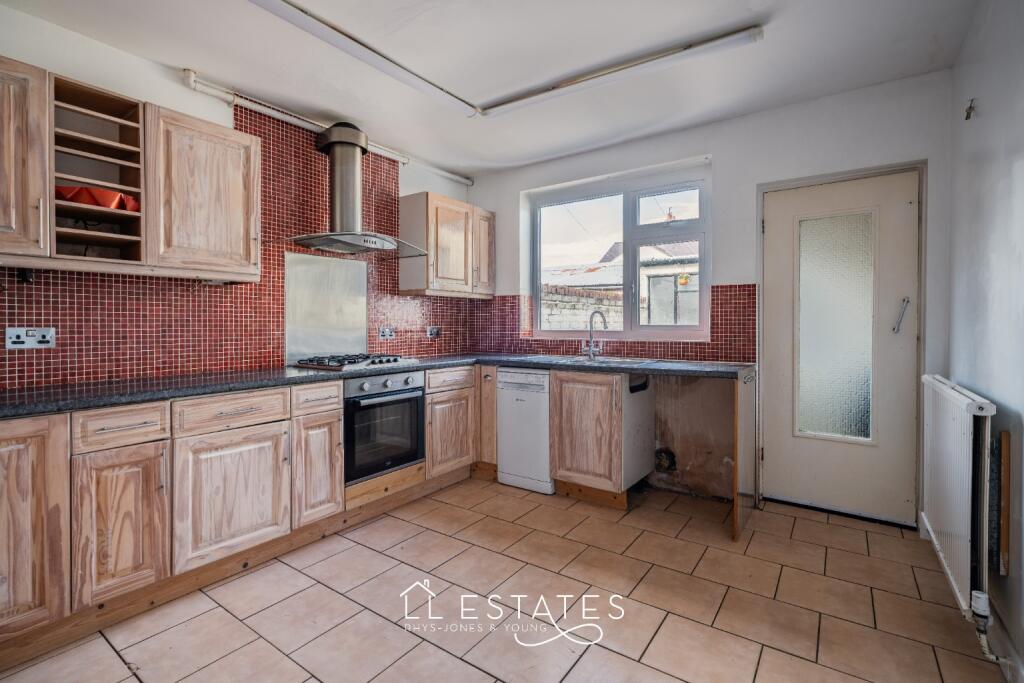 Seabank Road, Rhyl, LL18 1EA photo 3