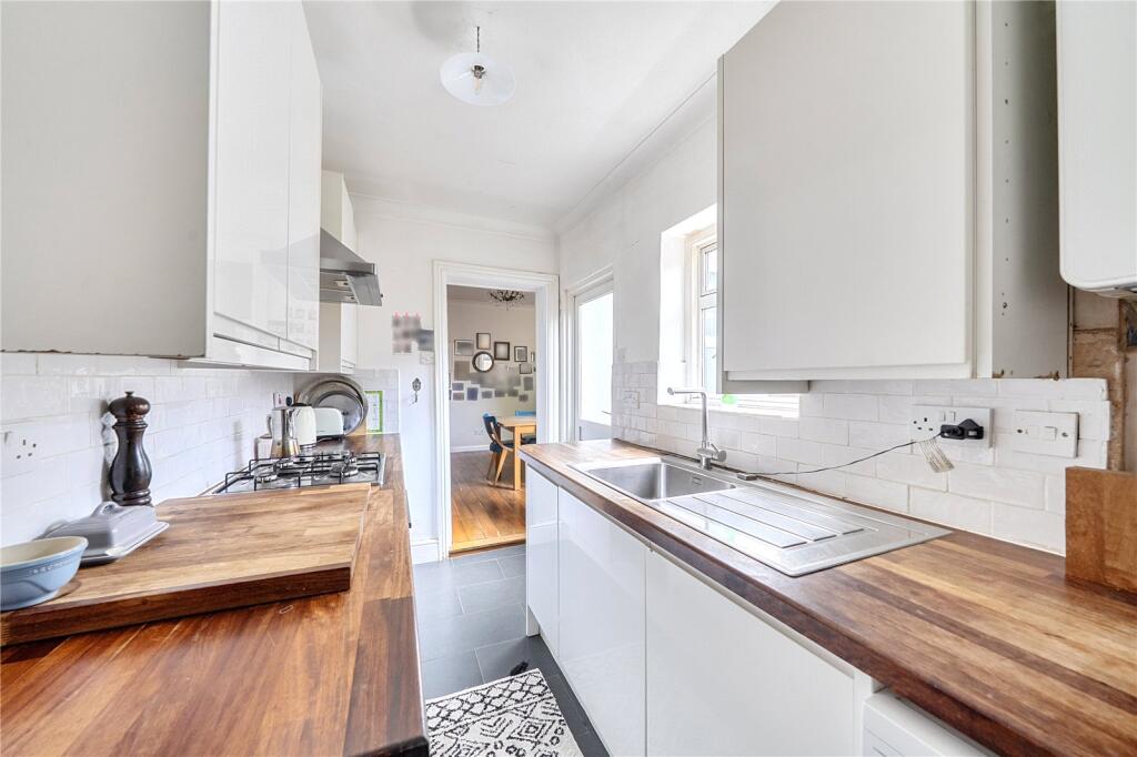 House in London, Colney Hatch - More
