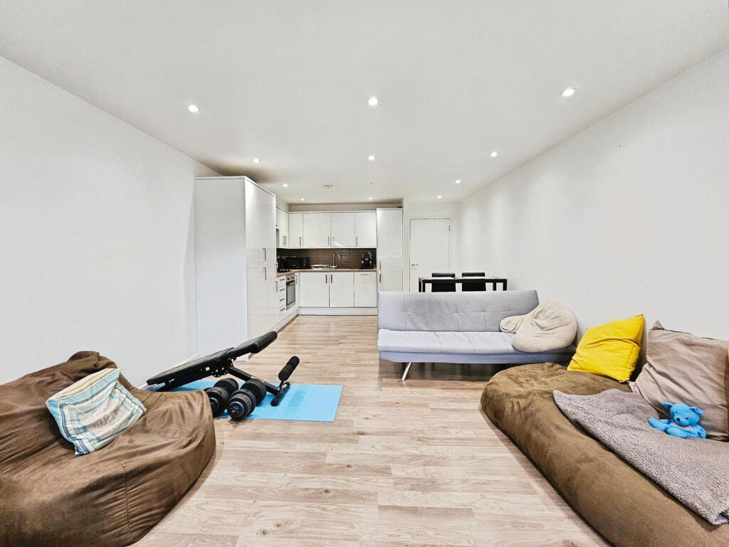 Apartment in North Hertfordshire, Royston - View 5
