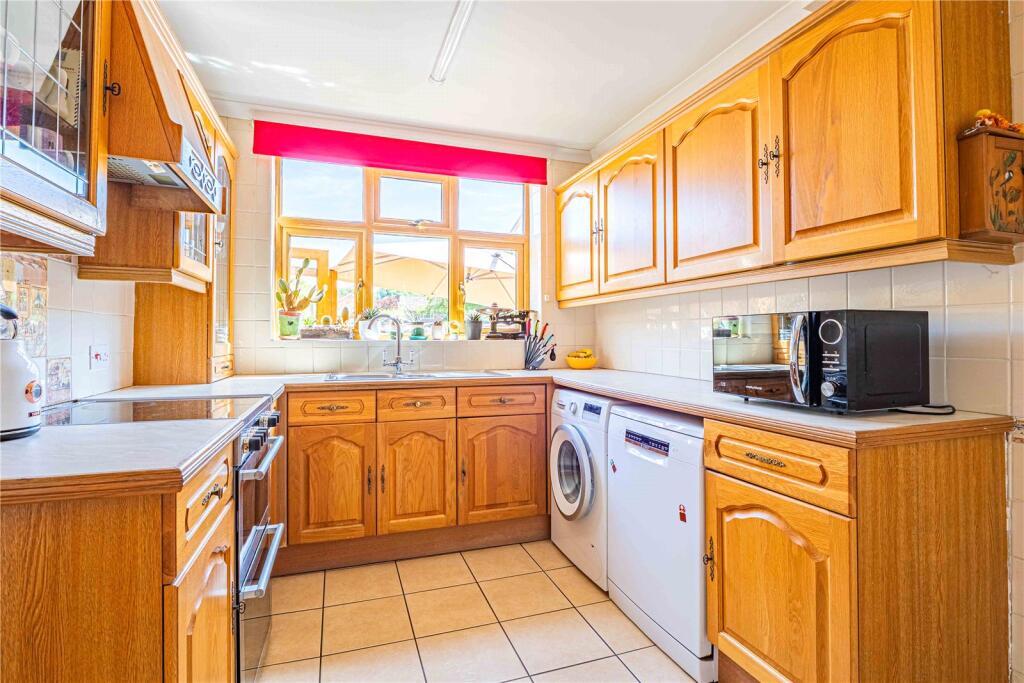 House in Dunstable, Central Bedfordshire - More