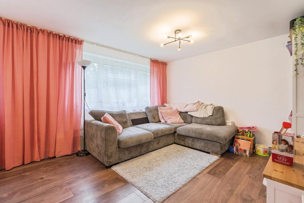 13, Barne Close photo 4
