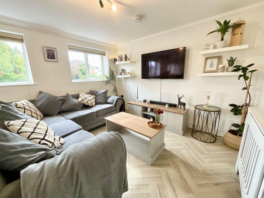 2-bed flat on Parkwood Road, Southbourne, £265,000