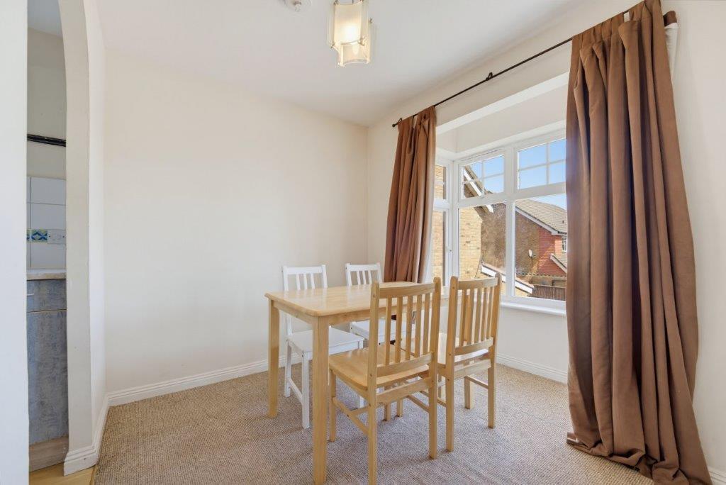 Apartment in London, Hounslow West - View 5