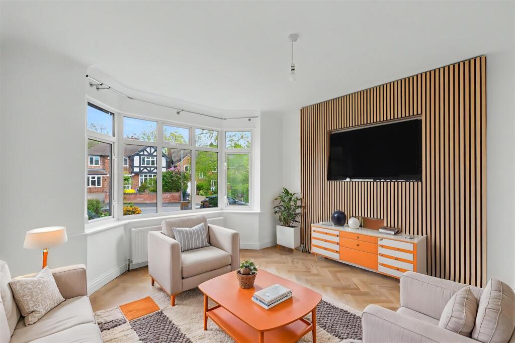 House in Nottingham, Bramcote - View 2
