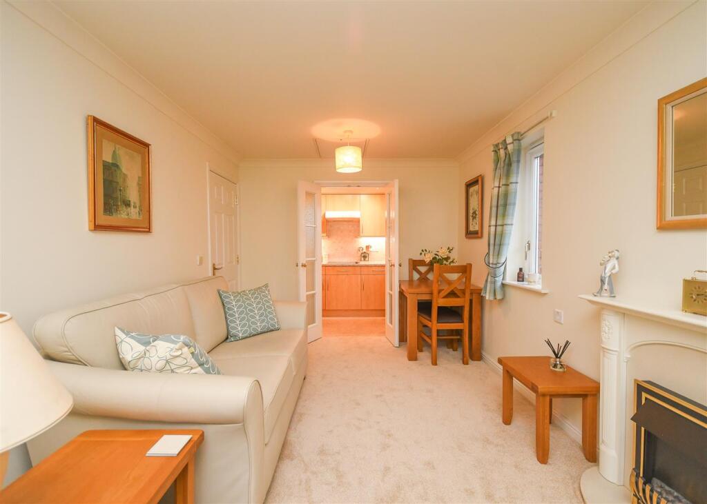 28 Wombrook Court, Wombourne, Wolverhampton photo 2