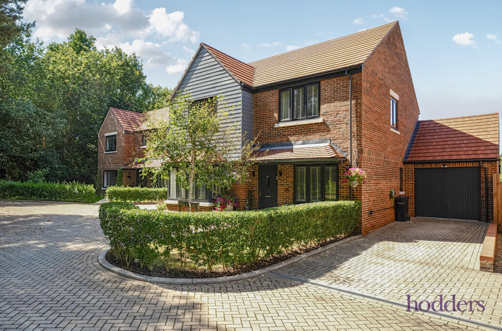 4-bed detached on Ottershaw, Surrey, KT16, £950,000
